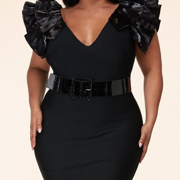 LITTLE BLACK DRESS WITH AN BELT - Picture 1 of 2